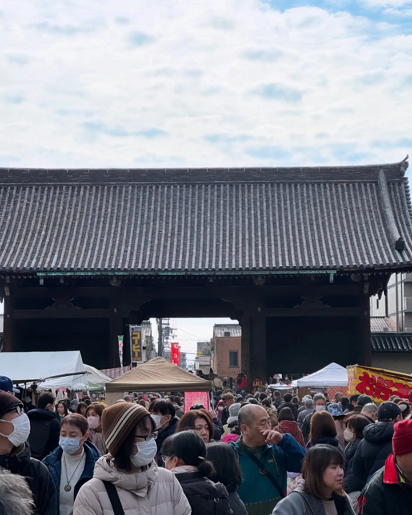 【京都 東寺 弘法市 終い弘法 毎月21日 骨董市】