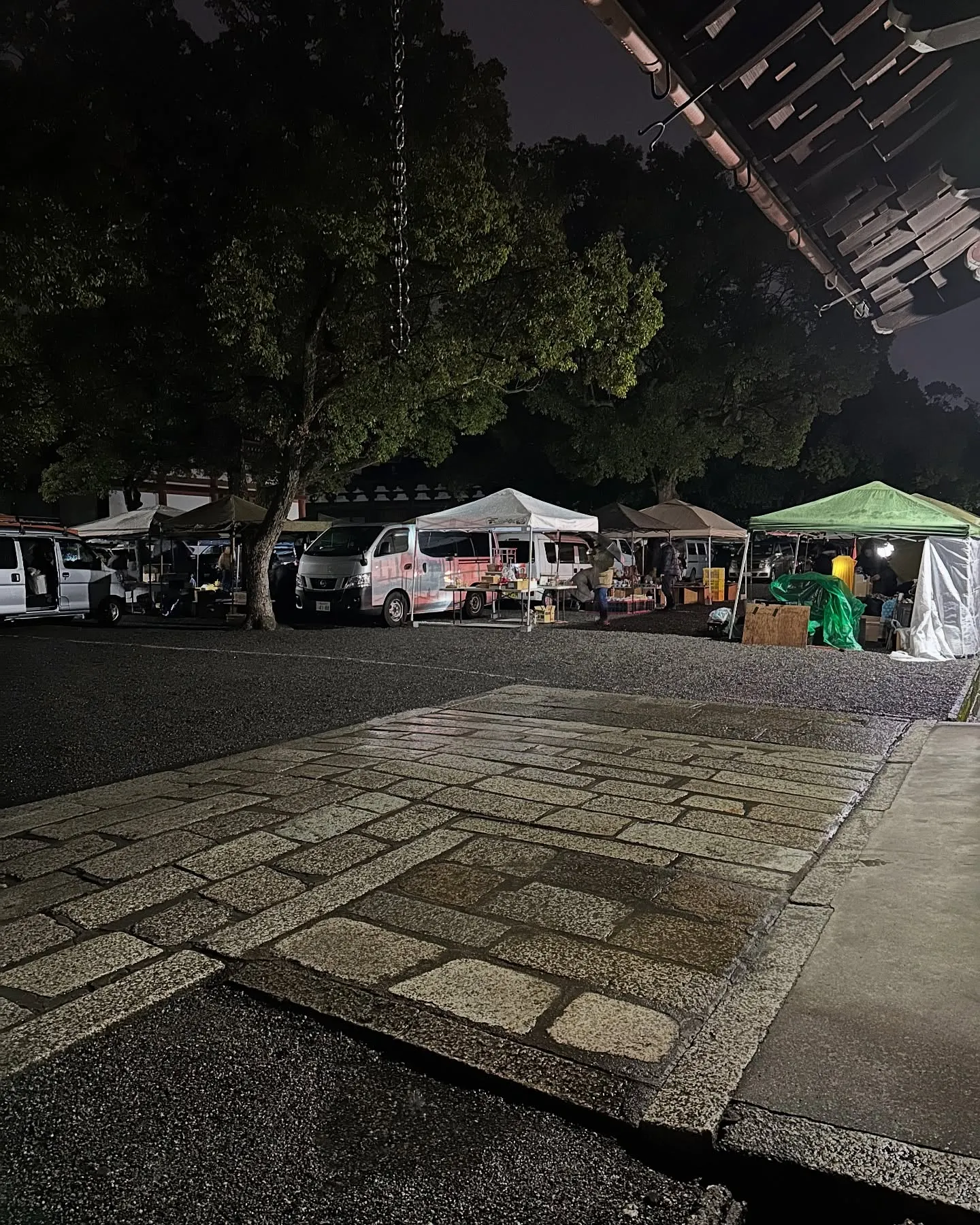 【京都 東寺 ガラクタ市 毎月第一日曜日 骨董市】