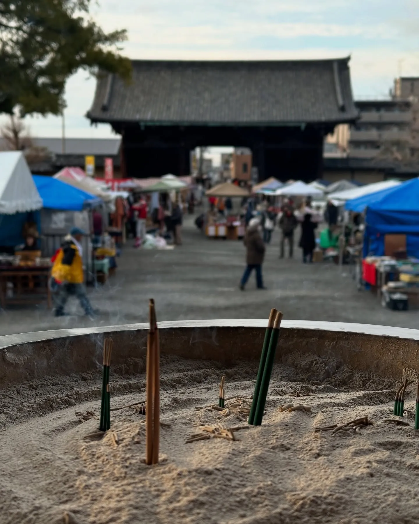 【京都 東寺 弘法市 毎月21日 骨董市】