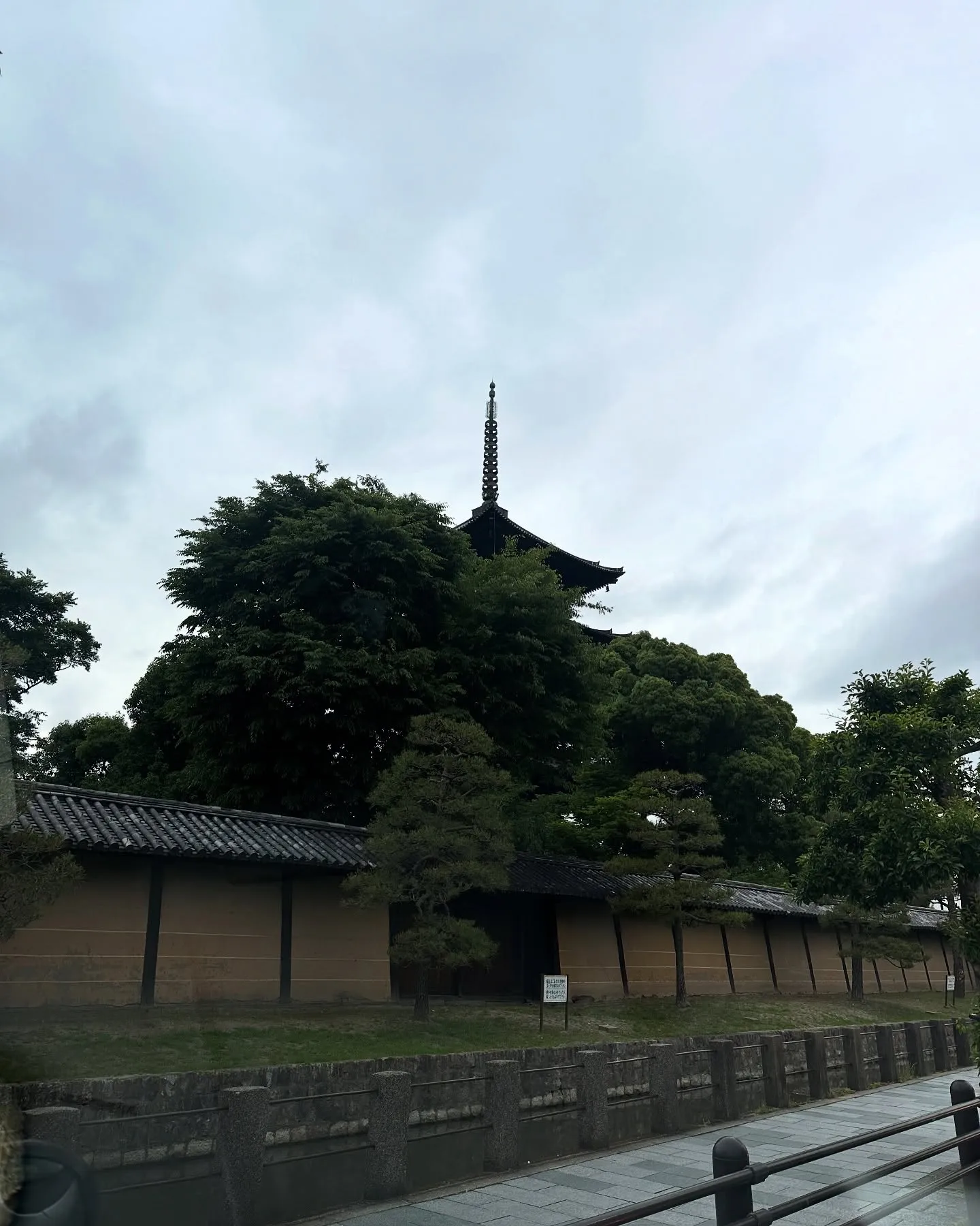 【京都 東寺 ガラクタ市 骨董市 毎月第一日曜日】