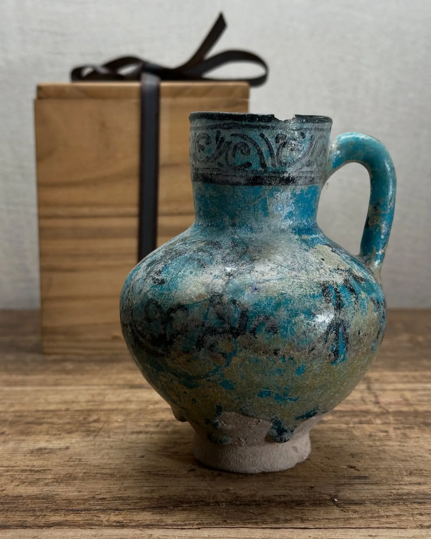 【ペルシャ 青釉把手付水注】