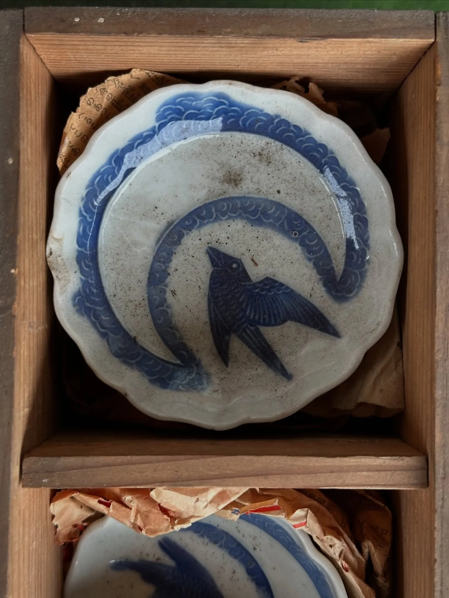 【伊万里焼 小皿 豆皿 鳥 陽刻】