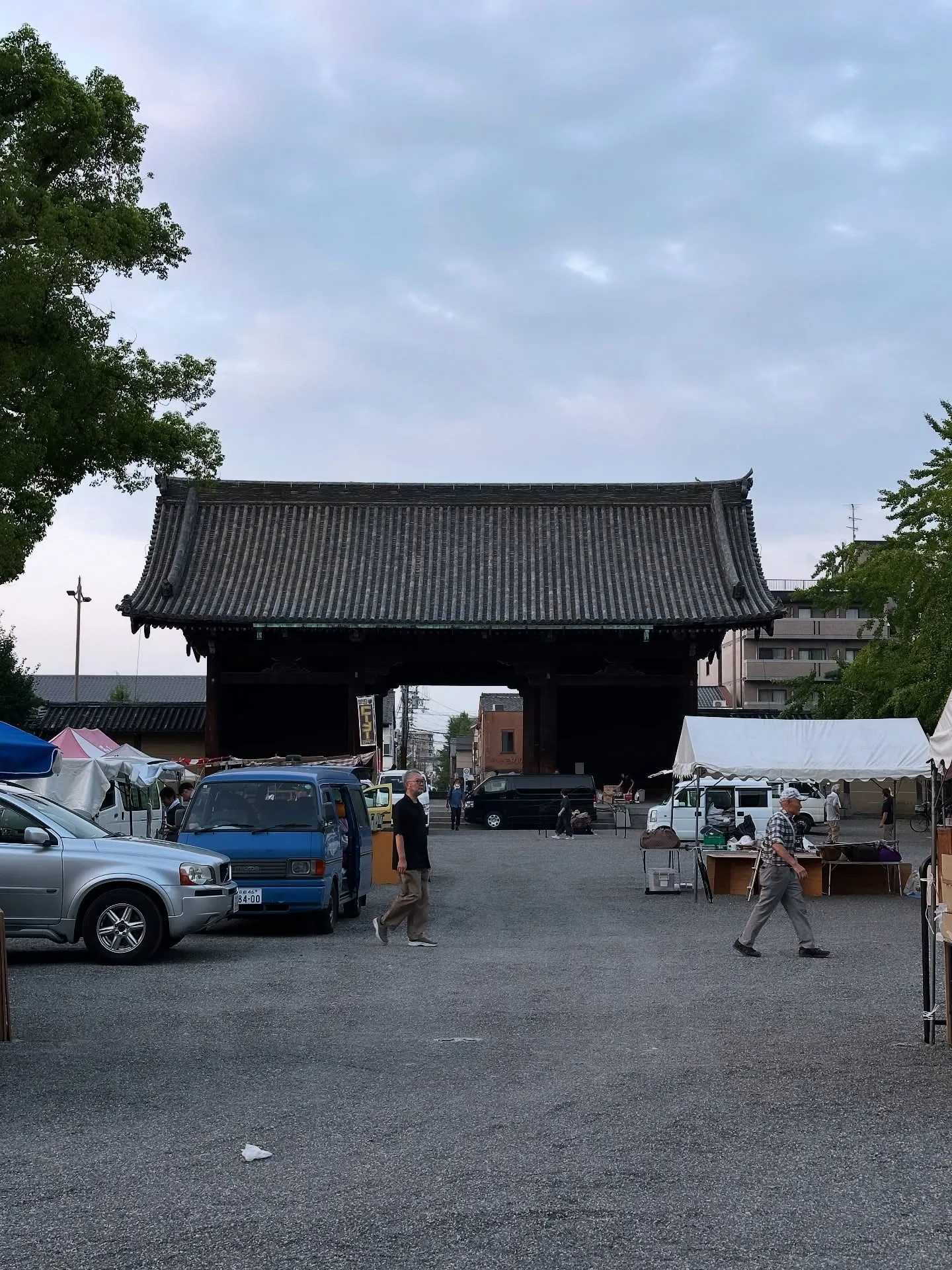 【京都 東寺 弘法市 毎月21日開催 骨董市 フリマ】