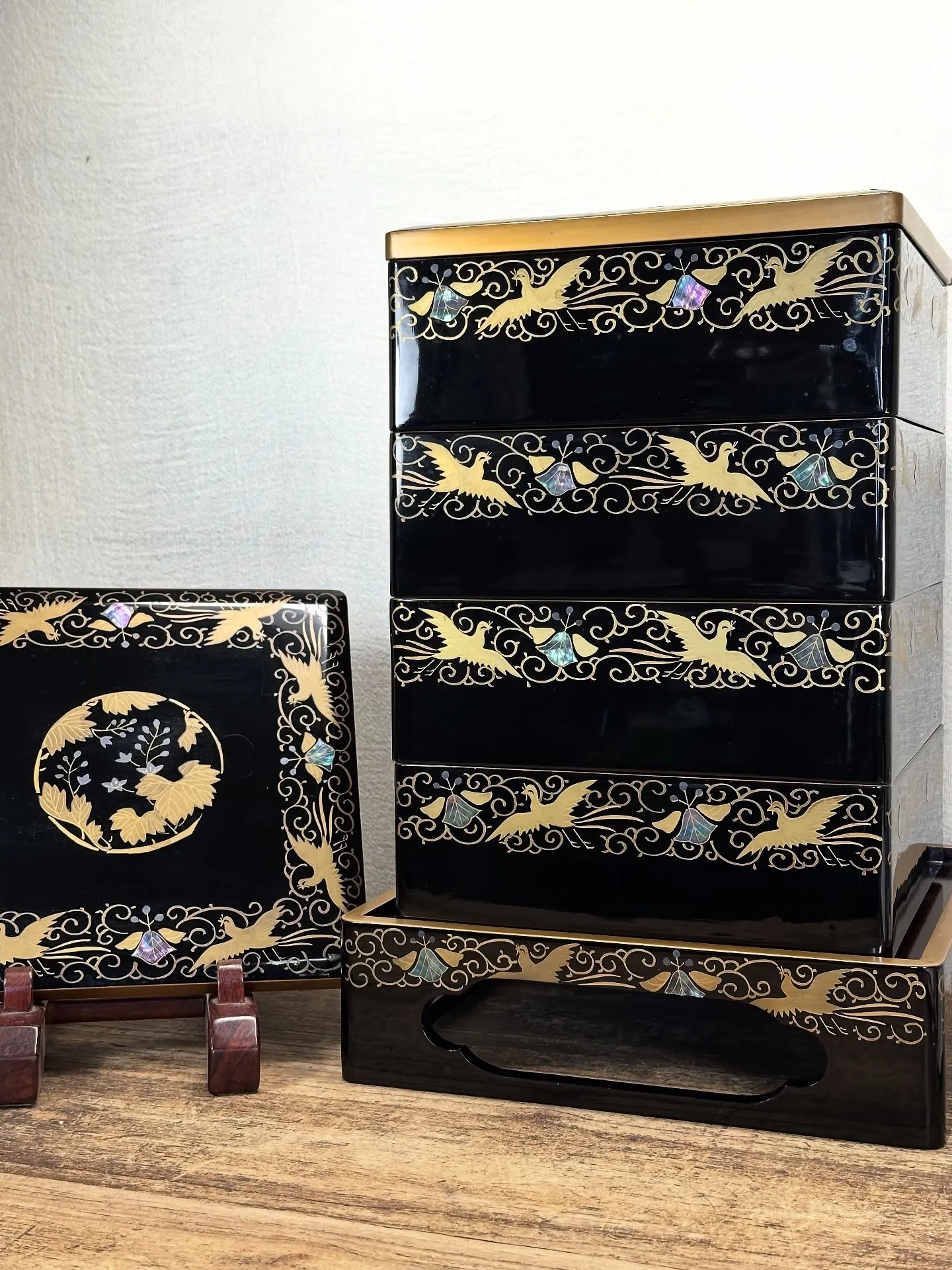 【時代 螺鈿花鳥唐草四段重箱 蒔絵 漆器 伝統工芸】