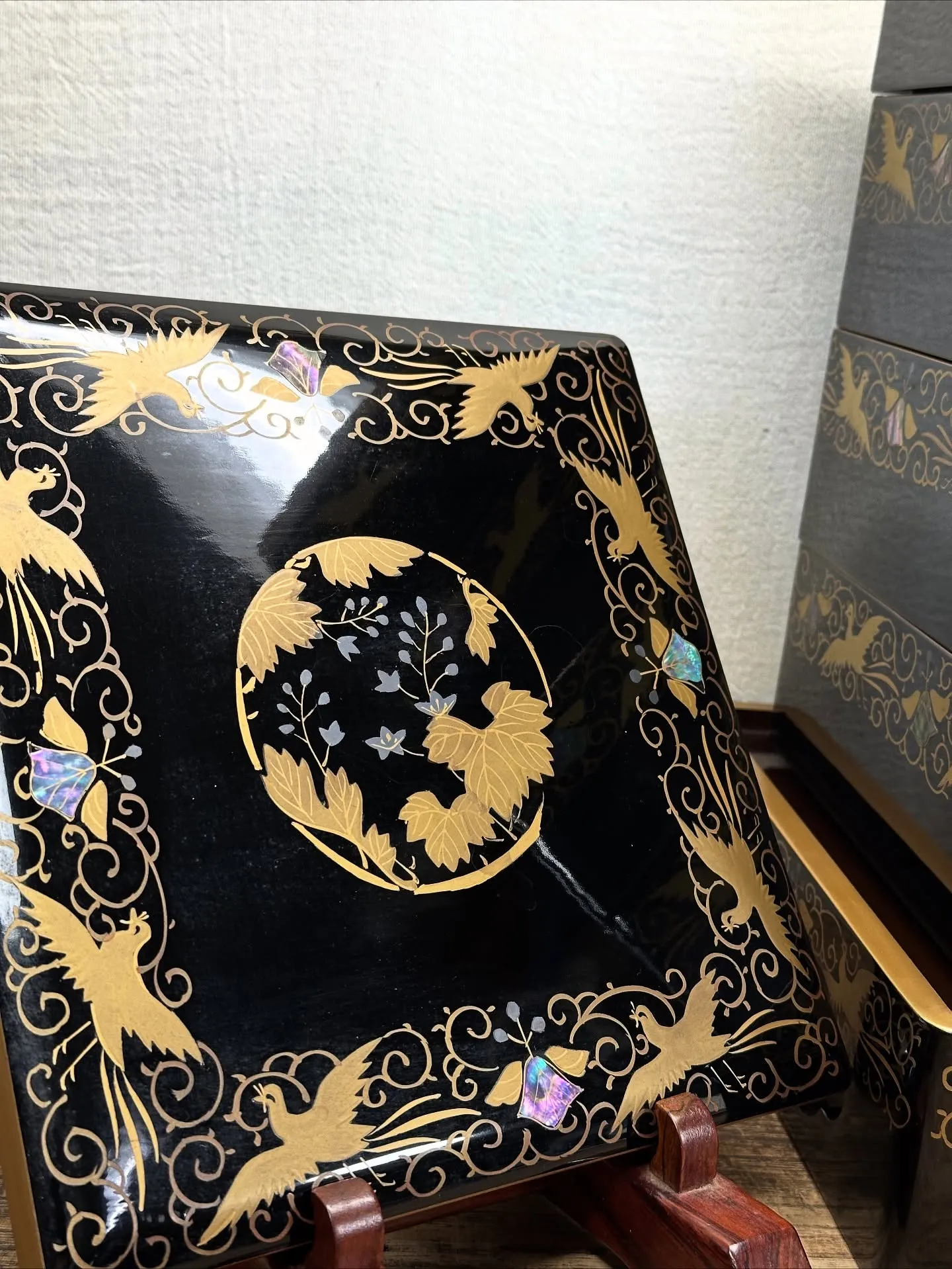 【時代 螺鈿花鳥唐草四段重箱 蒔絵 漆器 伝統工芸】