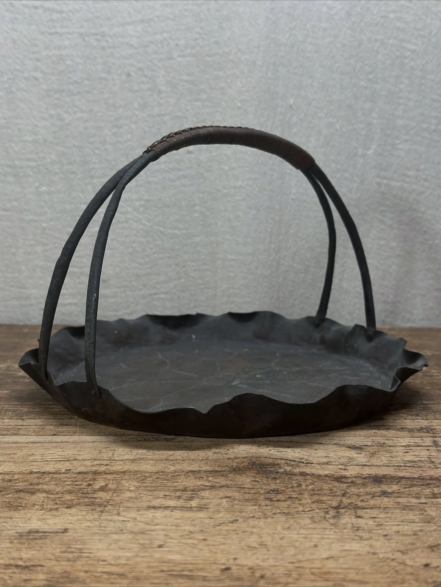 【銅器 菓子盆 筆置き 鋳造鉄製 鈴】