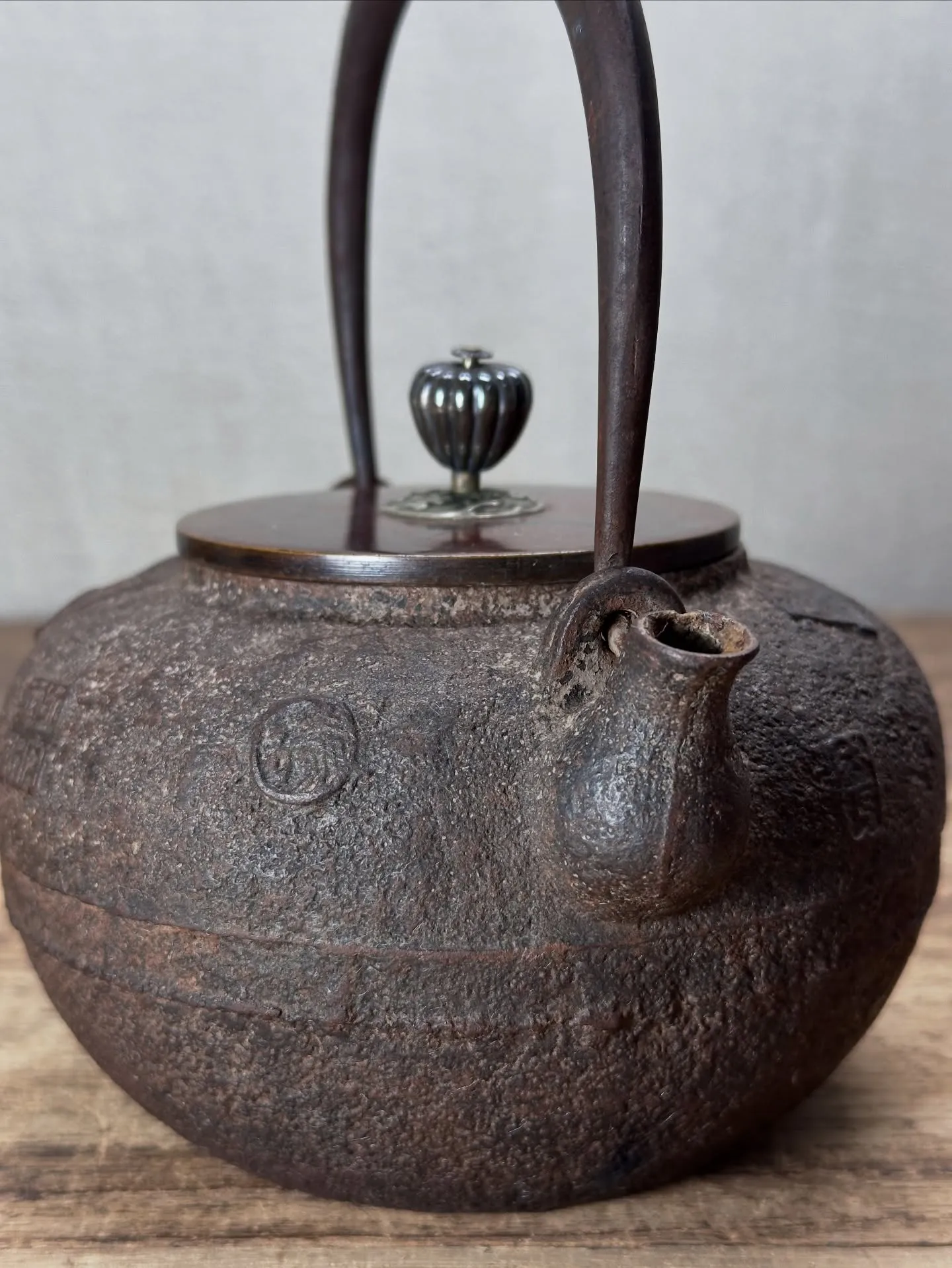 【兵庫県 明石市 生前整理 買取 銀摘み 鉄瓶 波千鳥象嵌】