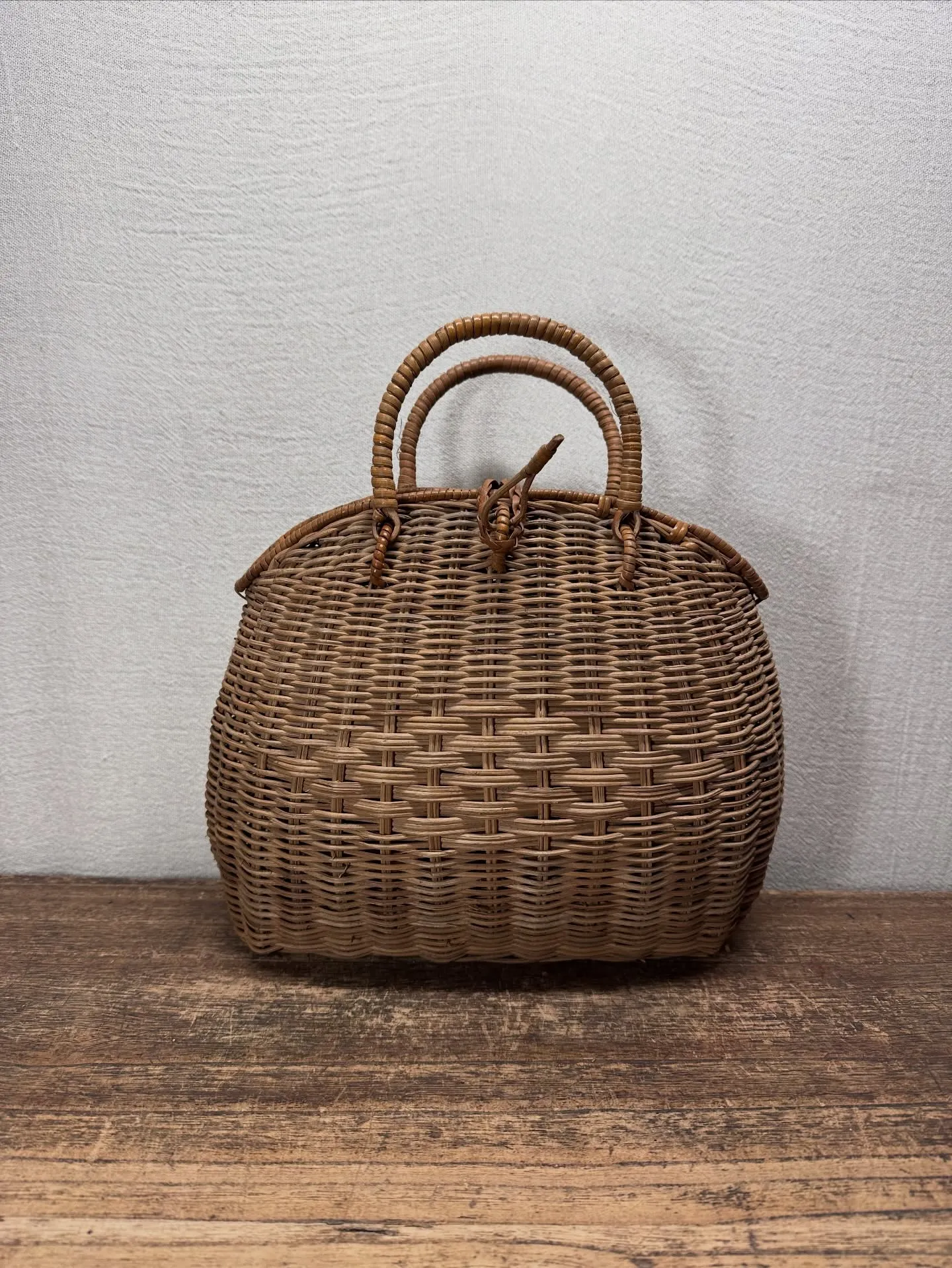 がま口みたな、あけびの編み込みのバッグ