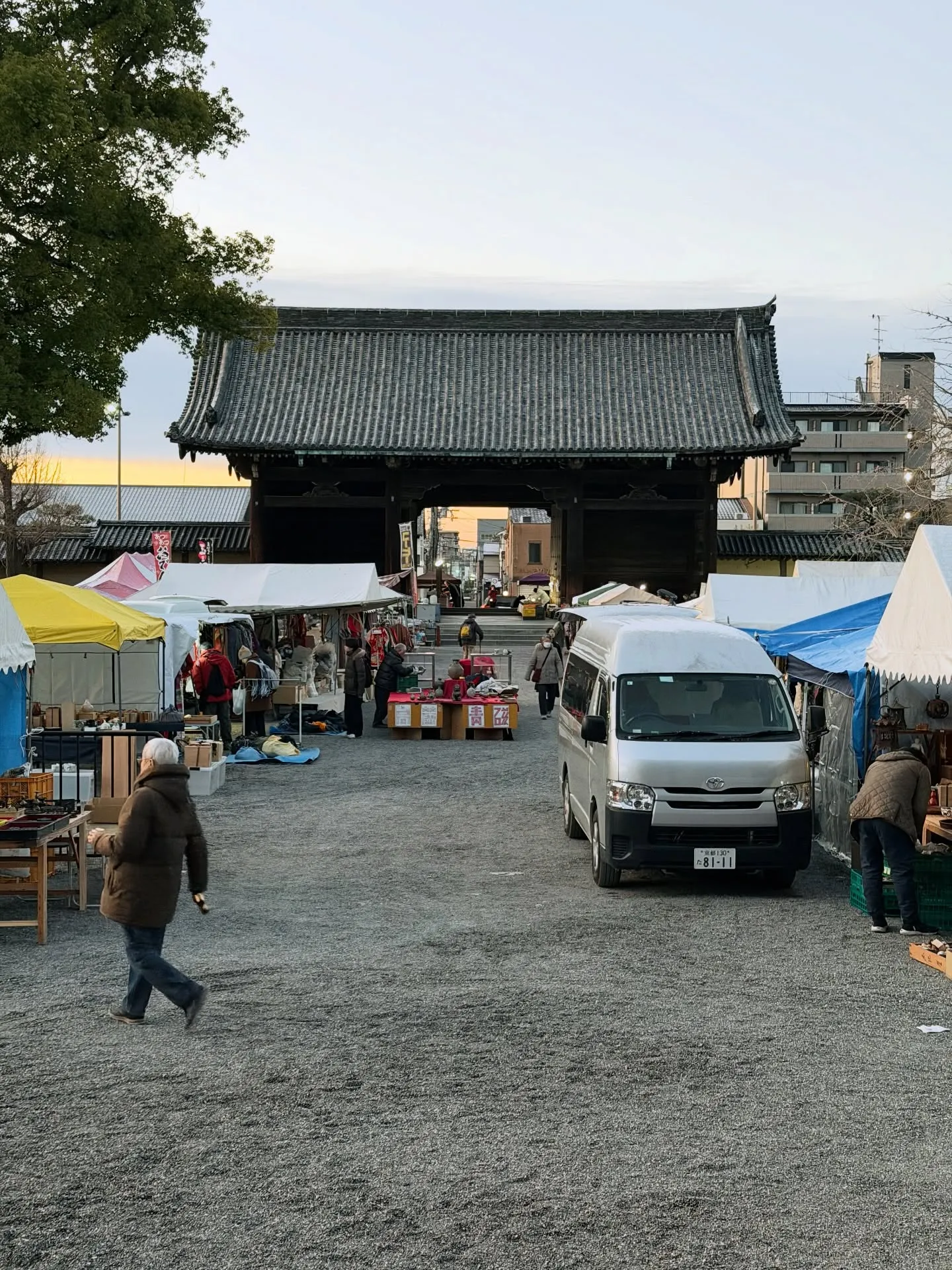 【京都 東寺 弘法市 毎月21日 骨董市】