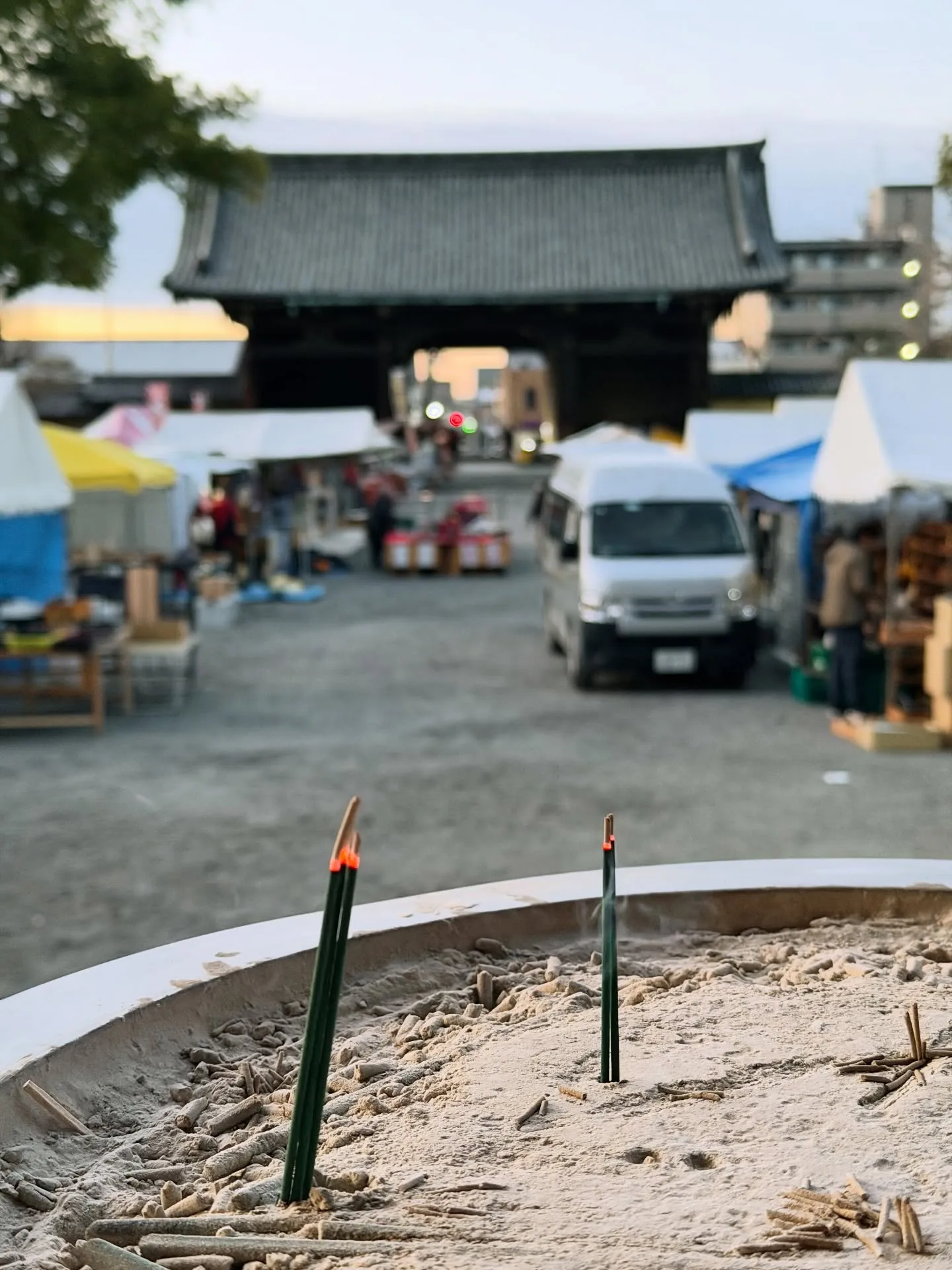 【京都 東寺 弘法市 毎月21日 骨董市】