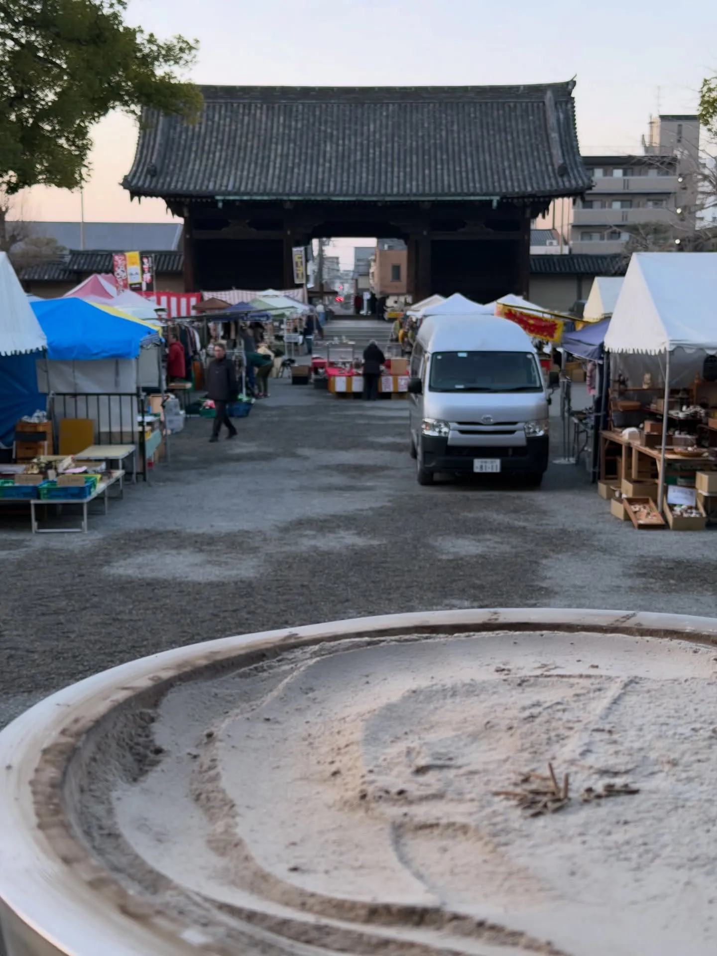 【京都 東寺 弘法市 毎月21日 骨董市】