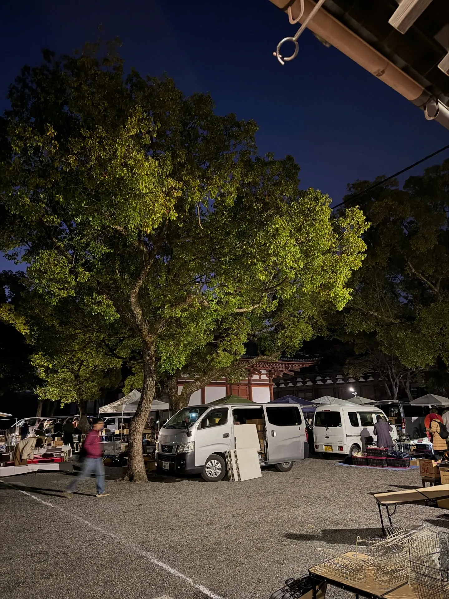 【京都 東寺 ガラクタ市 毎月第一日曜日 骨董市】