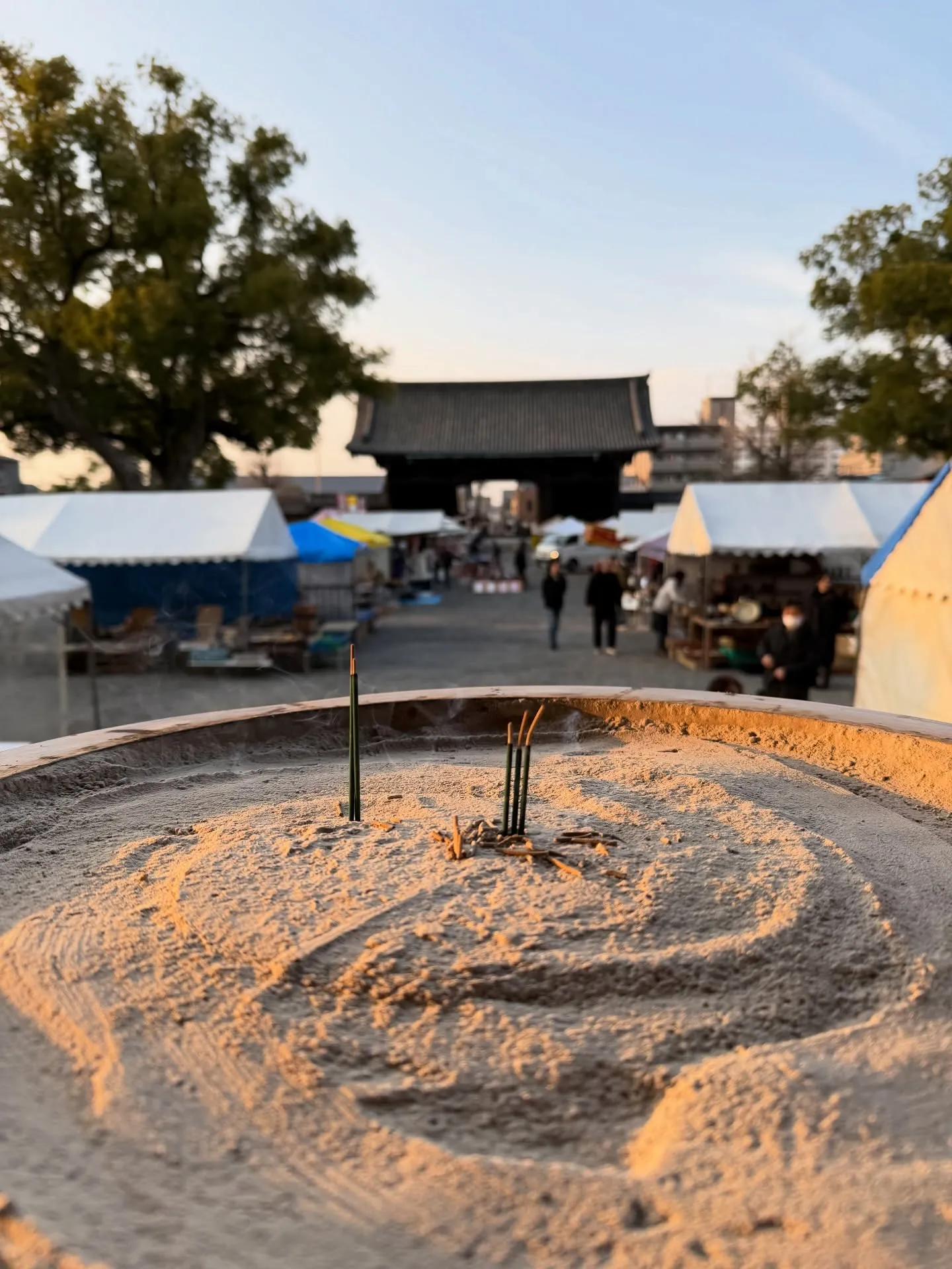 【京都 東寺 弘法市 毎月21日 骨董市】