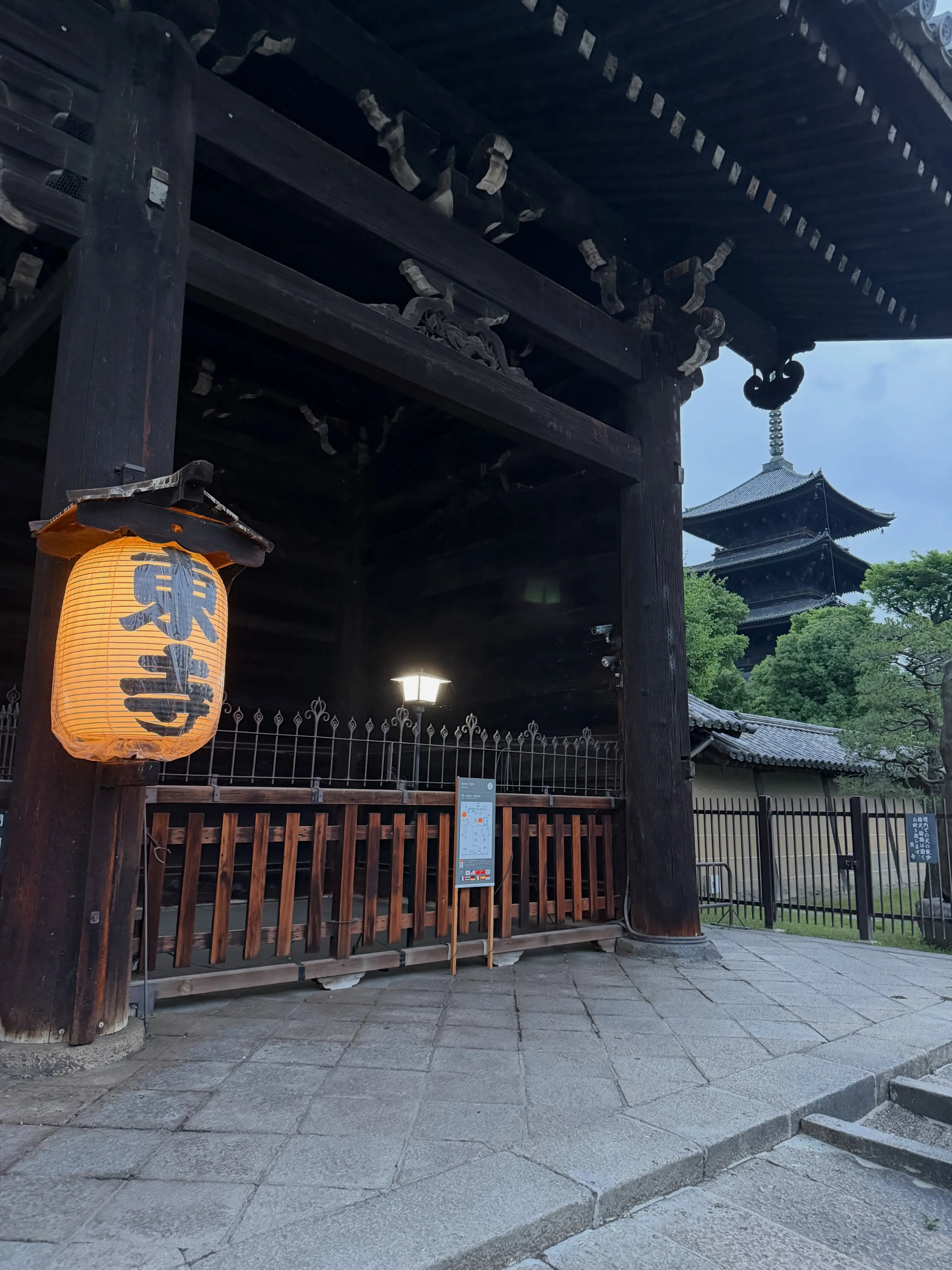 【京都 東寺 ガラクタ市 毎月第一日曜日 骨董市】