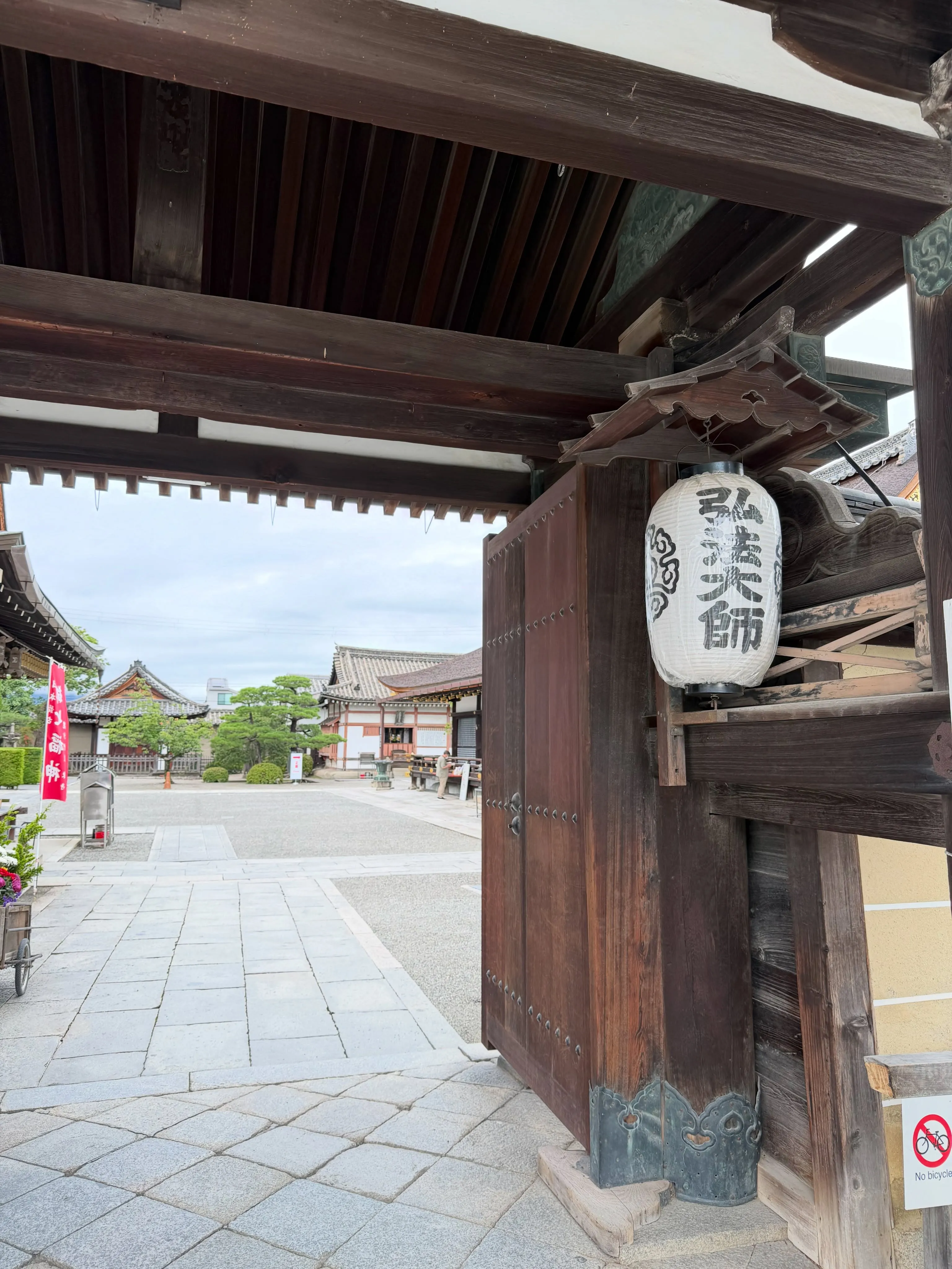 【京都 東寺 ガラクタ市 毎月第一日曜日 骨董市】