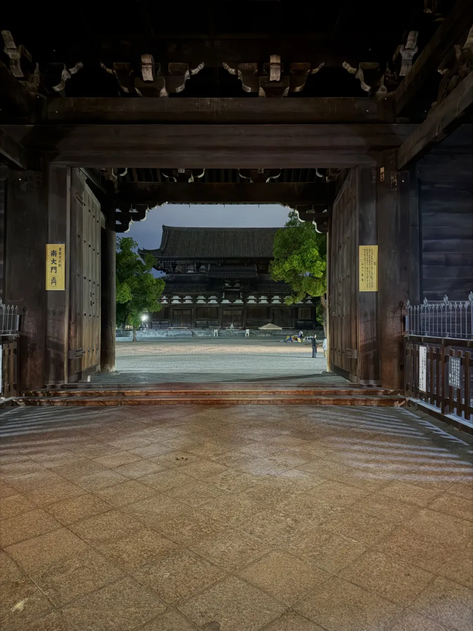 【京都 東寺 ガラクタ市 毎月第一日曜日開催 骨董市】